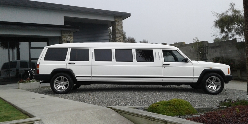 Jeep Grand Cherokee Stretch Limousine